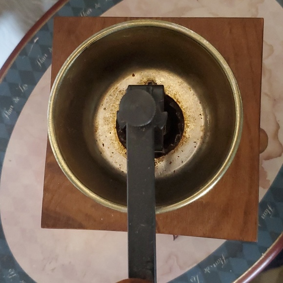 Vintage hand crank coffee grinder/mill - Picture 8 of 8